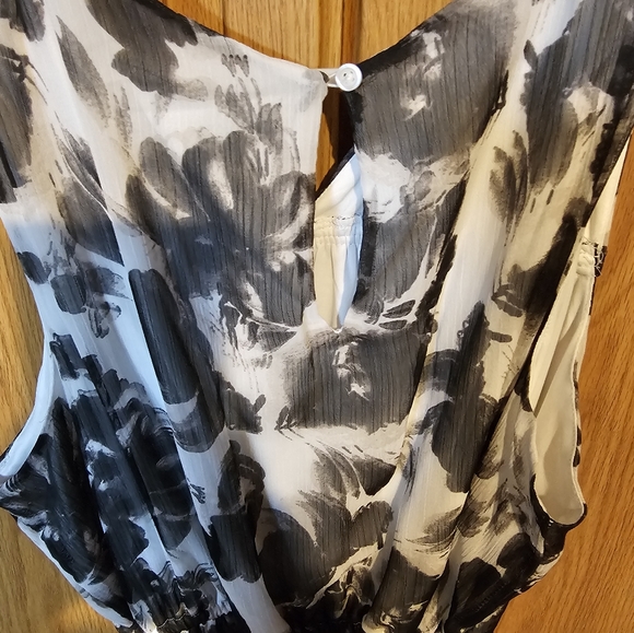 Simply Vera Dress - Picture 3 of 4